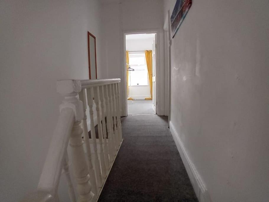 Large Family Home Central Location 3 Double Bedrooms And 1 Single Bedroom Cardiff Exterior foto